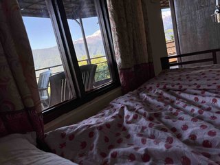 Room View to mountains (1st floor)